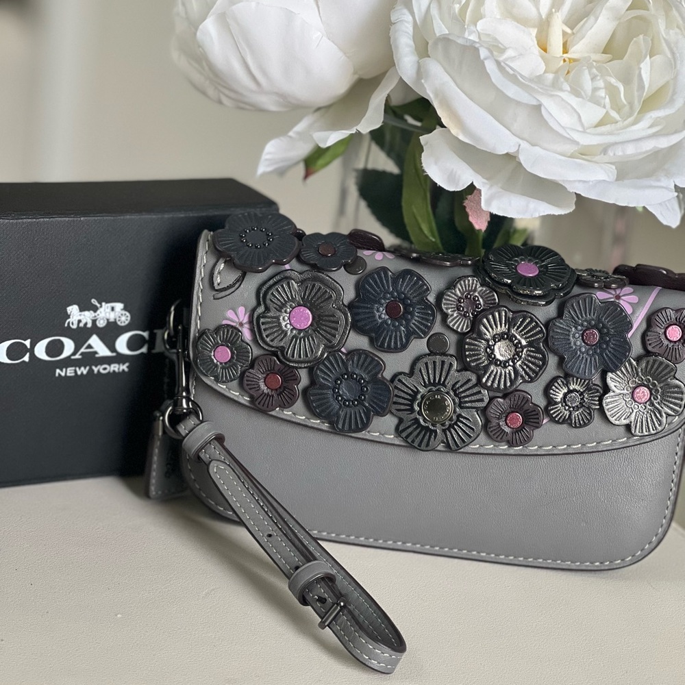 Coach Tea Rose Clutch Walker 1941 Collection